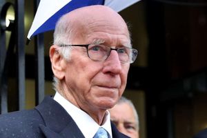 Manchester United and England great Sir Bobby Charlton dies aged 86