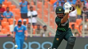IND vs PAK World Cup 2023: Aakash Chopra predicts score, Harsha Bhogle unhappy with bowling as Pakistan make decent start