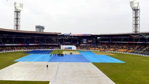 M Chinnaswamy Stadium, Bengaluru Pitch Report & Weather Forecast for AUS vs PAK ICC ODI World Cup 2023 Match 18