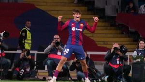 Barca's 17-Year-Old Marc Guiu Scores Dream Debut Goal in 34 Seconds After Substitution