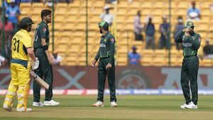 PAK vs AUS: Pakistan bowlers trolled brutally after getting hammered by Warner and Marsh, check best memes