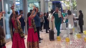 IND vs PAK, World Cup 2023: Pakistan team receives traditional warm welcome in Ahmedabad