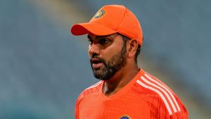IND vs ENG: Watch - Rohit Sharma's hilarious reaction after Mohammed Siraj's fielding goof up in Lucknow