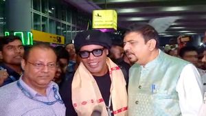 Ronaldinho arrives in Kolkata for Durga Puja Pandal inauguration, set to meet Mamata Bannerjee