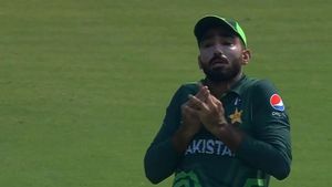 World Cup 2023: Usama Mir drops a sitter and leaves Pakistan in tatters - Watch