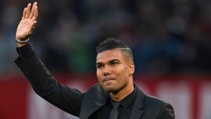 Manchester United Eyes £35m Midfield 'Orchestrator' to Replace Casemiro