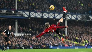 Ten Hag Hails Garnacho's Sensational Strike, Eager to Echo Manchester United Legends