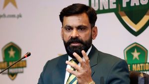 Mohammad Hafeez Appointed As Director of Pakistan Cricket Team; Mickey Arthur And Foreign Staff To Be Sacked Soon