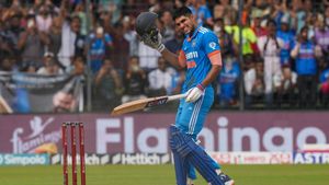 Shubman Gill and Sara Tendulkar spotted together at at Jio World Plaza event, avoid getting photographed together
