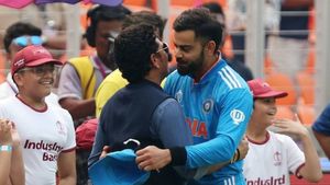 IND vs SA: Sachin Tendulkar wins heart with congratulatory message to Virat Kohli for equalling his record