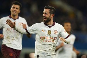 Manchester City climb into top four after coming from behind to win at Everton