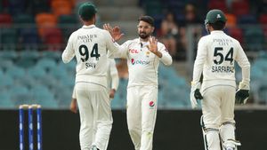 PAK vs AUS: Major Injury Blow For Pakistan, Star Bowler Taken Off the Field During Practice Match