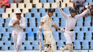 AB de Villiers guesses reason behind strained David-Mitchell Johnson relationship: 'Some scars from the...'