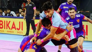 PKL Match Result: Jaipur Pink Panthers Fight Back For Draw Against Dabang Delhi; Gujarat Giants Beat Tamil Thalaivas 33-30