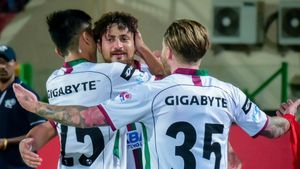 Mumbai City FC vs Mohun Bagan Highlights, ISL 2023-24: MCFC 2-1 MBSG at Full Time, Seven red cards galore in ill-tempered match
