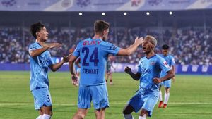 ISL Match Result: Mumbai City FC Beat Mohun Bagan 2-1 In Ill-Tempered Match; Seven Players Shown Red Card