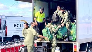 Pakistan cricket team left embarrassed, video of players doing 'coolie jobs' at Sydney airport surfaces