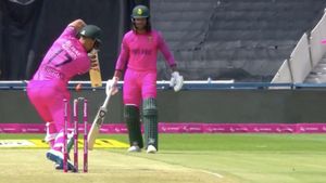 IND vs SA: Sunil Gavaskar and Shaun Pollock blast South Africa with 'food on table' comment