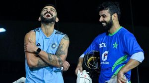 'Kohli Bacche Easy Ho Ja': When Pakistan's World Cup 2023 Star Messaged Virat After His Fight With Naveen-ul-Haq