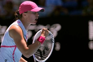 Iga Swiatek defeats former Australian Open champion Sofia Kenin in first round