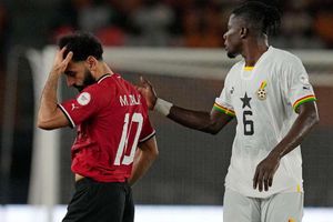 Mohamed Salah forced off with injury as Egypt draw with Ghana at AFCON