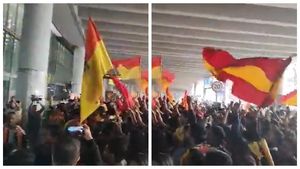 East Bengal Fans Throng Kolkata Airport To Welcome Team After Super Cup Triumph - Watch Video