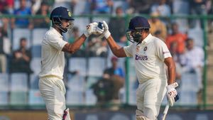 'Why are batters allowed to meet mid-pitch?' Ian Chappell highlights changes needed in Test cricket