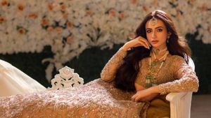 Who is Sana Javed, Pakistani actress who married cricketer Shoaib Malik despite massive age gap?