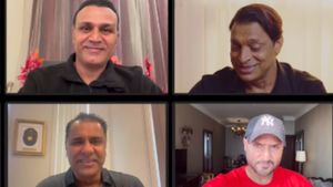 Watch: 'Tum sabke liye mai akela hi kaafi hoon' - Virender Sehwag to Shoaib Akhtar, Wasim Akram and Waqar Younis