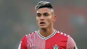 Juventus take Carlos Alcaraz off Southampton's hands