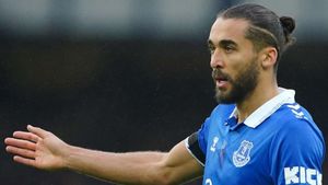 Sean Dyche urges Everton team-mates to ease pressure on Dominic Calvert-Lewin