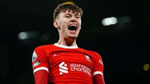 Conor Bradley inspires Liverpool as Manchester City and Tottenham also win