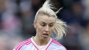 Leah Williamson returns to WSL action but title-chasing Arsenal lose at West Ham