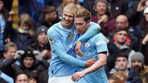 Premier League: Erling Haaland scores twice as Manchester City beat Everton