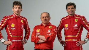 Carlos Sainz admits Lewis Hamilton replacing him at Ferrari came as a surprise