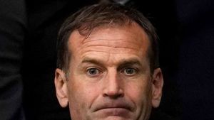 Manchester United: Eddie Howe wants Dan Ashworth's future at Newcastle resolved quickly