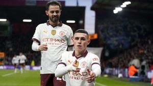 Phil Foden effort enough as Man City close gap on Liverpool with Bournemouth win