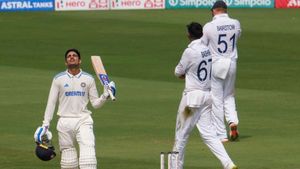 England tasked with springing huge upset after Shubman Gill century boosts India