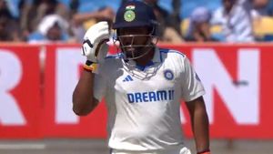IND vs ENG: Sarfaraz Khan severely scolds Yashasvi Jaiswal in front of packed Rajkot Stadium, wins heart later