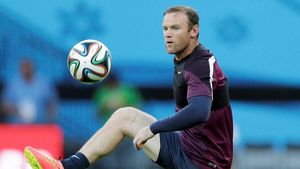 Man United legend Wayne Rooney says he would 'Walk To Man City' in shocking admission
