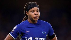 Chelsea forward Mia Fishel undergoes successful ACL surgery