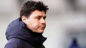 Chelsea fans turn on Mauricio Pochettino during draw at Brentford