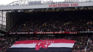 Manchester United and Liverpool come together to tackle tragedy chanting