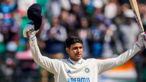 English hopes fade as India improve to 264 for one in fifth Test