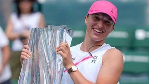 Iga Swiatek secures title at Indian Wells with final victory over Maria Sakkari