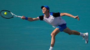 Jannik Sinner and Carlos Alcaraz march into last eight in Miami