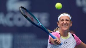 Victoria Azarenka battles to keep hopes of fourth Miami Open title alive