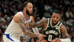 NBA: Bucks best Clippers to extend run
