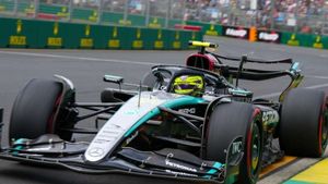 Lewis Hamilton rues inconsistent Mercedes car after poor qualifying in Australia