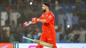 PSL Eliminator 2 Result: Islamabad United Beat Peshawar Zalmi By Five Wickets To Reach Final